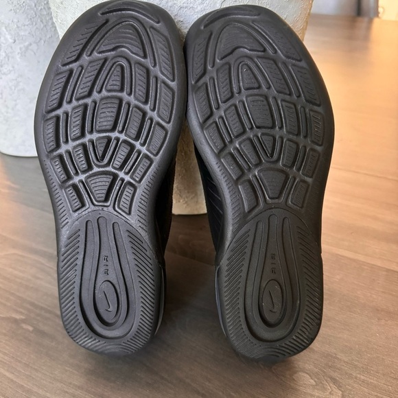 Nike Air Max Axis Black Anthracite sneakers shoes size women 5 NWOT - Picture 10 of 11